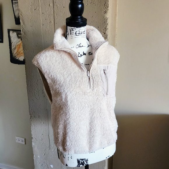 H&M Cream Colored Faux Fur Lightweight Quarter Zip Teddy Vest - Picture 2 of 8